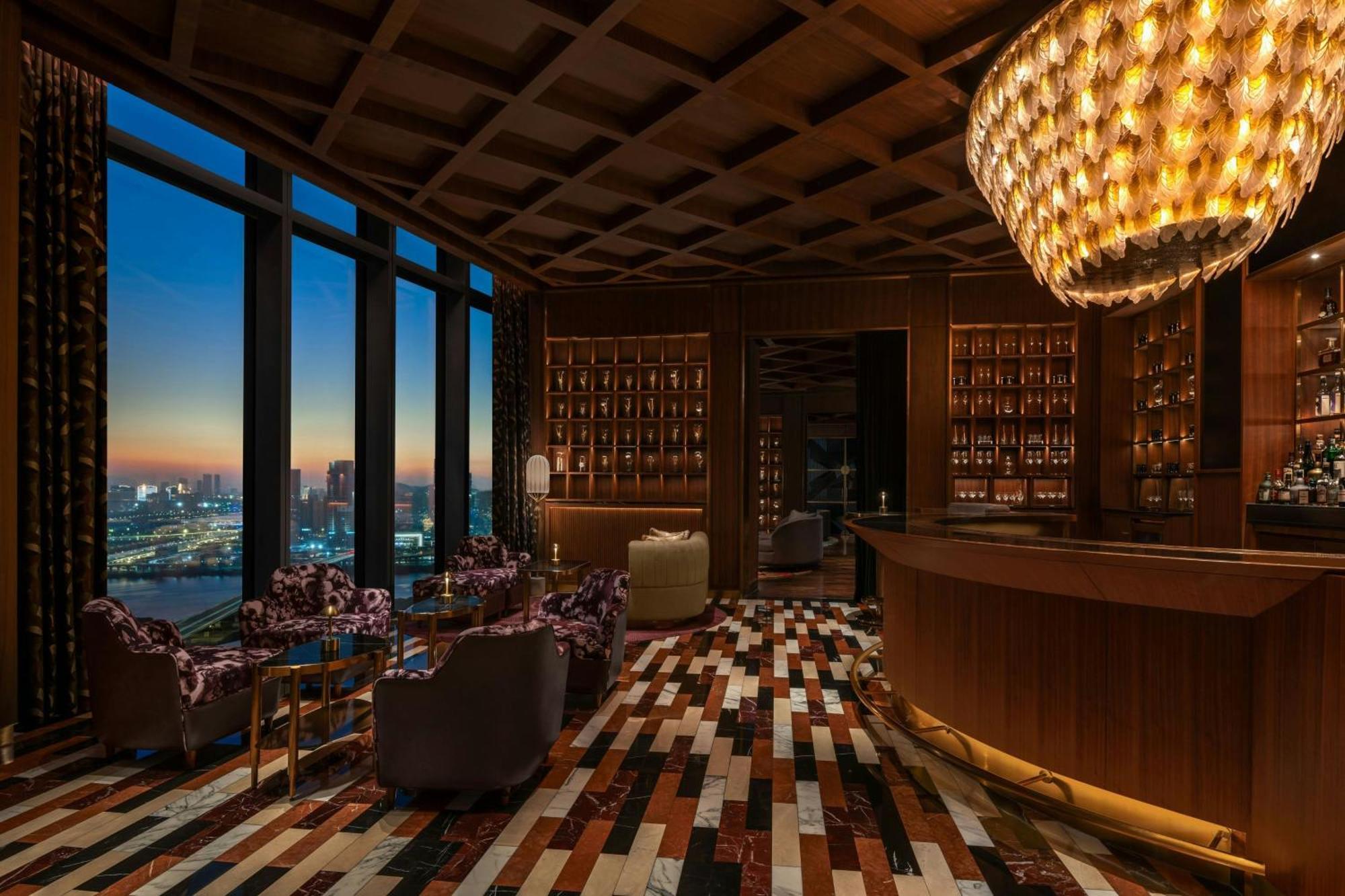 W Macau - Studio City Eksteriør billede The bar at the 39th floor