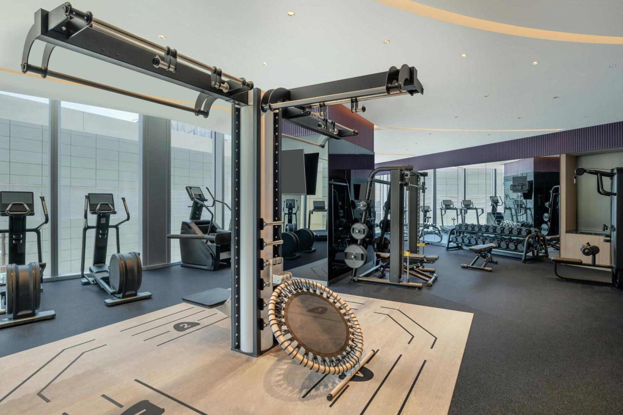 W Macau - Studio City Eksteriør billede The gym at the hotel