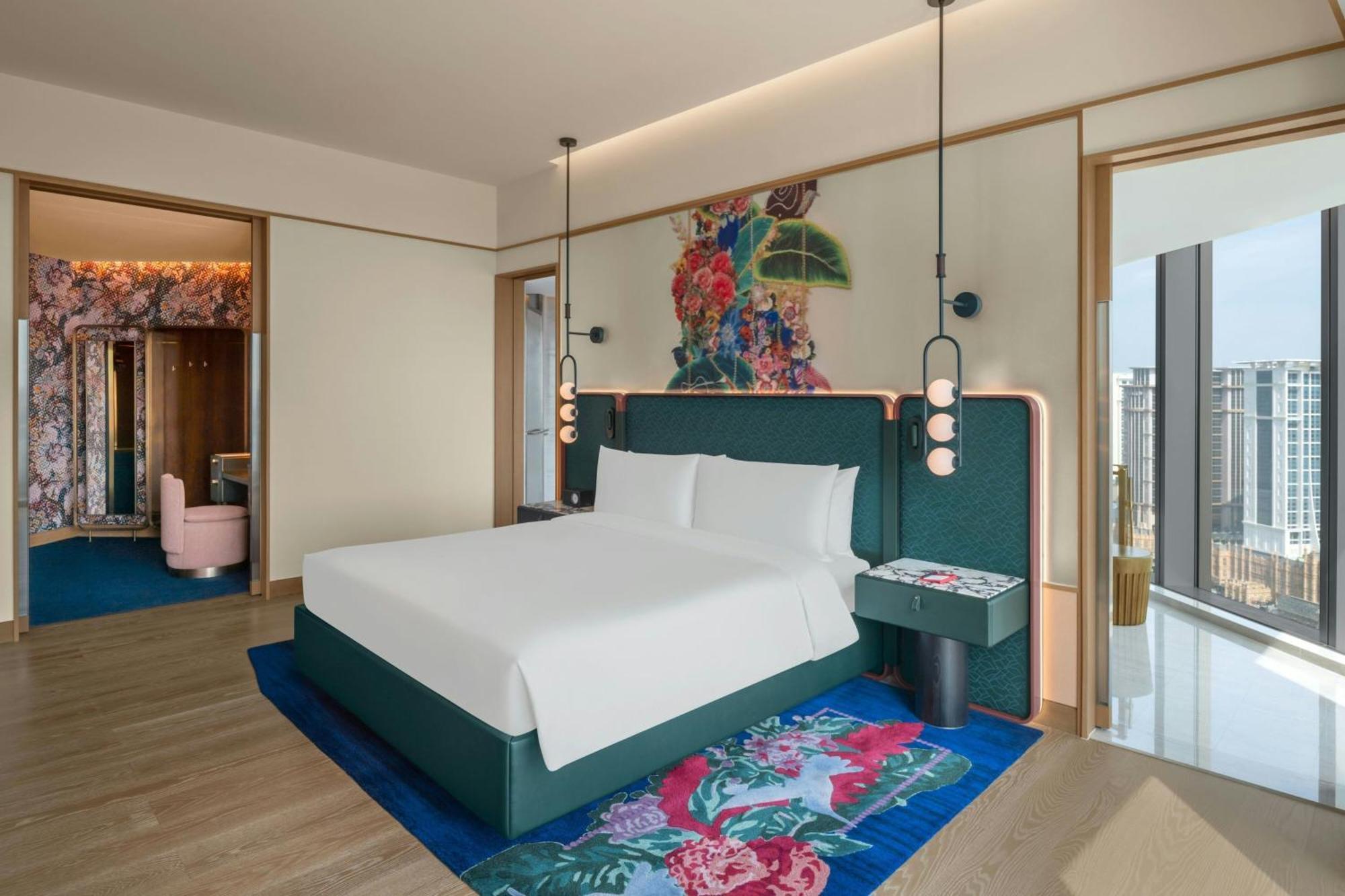 W Macau - Studio City Eksteriør billede A bedroom at the hotel
