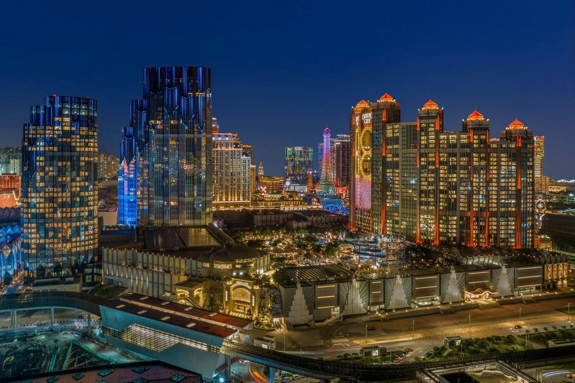W Macau - Studio City Eksteriør billede View of the district
